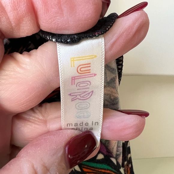 Lula Roe - Beautiful - Warm - Soft - Leggings  APPROX WAIST 16” LENGTH 39” - Picture 4 of 5